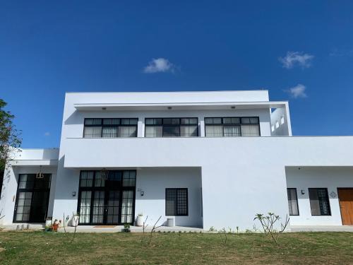Longshui Casa | Lakeside casa