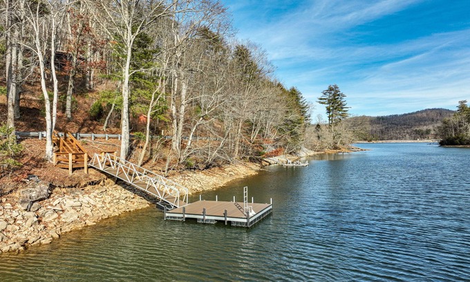 Cullowhee Cabina | Lakeside Cashiers Cabin w/ Private Boat Dock!
