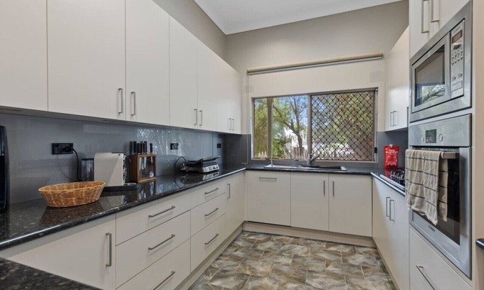 Central Coast Casa | Lakeside Charm: 3-Bedroom Home