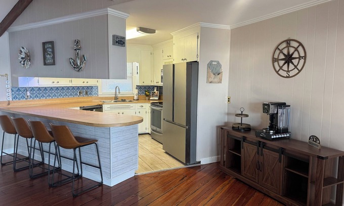 Santee Casa | Lakeside Charming 2-bedroom house in lovely Santee with AC, WiFi