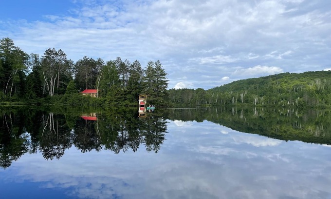 Lake St. Peter Cabaña | Lakeside Cottage Near Algonquin Park