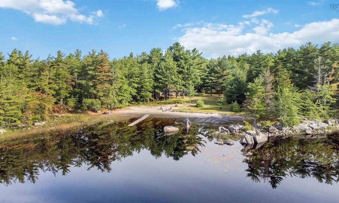 Molega Cabaña | Lakeside cottage with private beach