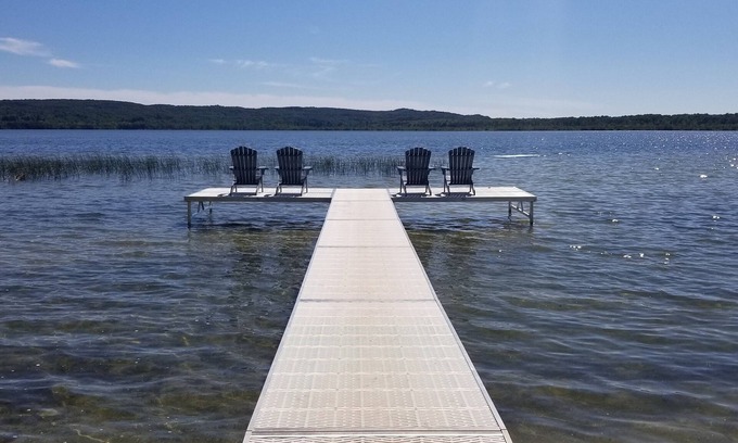 Frankfort Cabaña | Lakeside Cottage #2, Waterfront on Upper Herring Lake, AC, Kayaks, SUPs, Rowboat