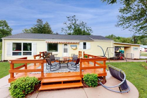 Coldwater Casa | Lakeside Cottage Retreat