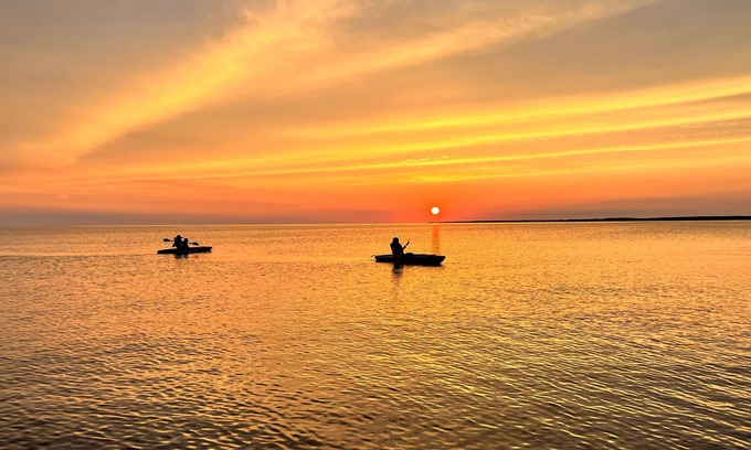 Northern Bruce Peninsula Cabaña | Lakeside Cottage - Serene Getaway with Breathtaking Sunsets - Pet Friendly