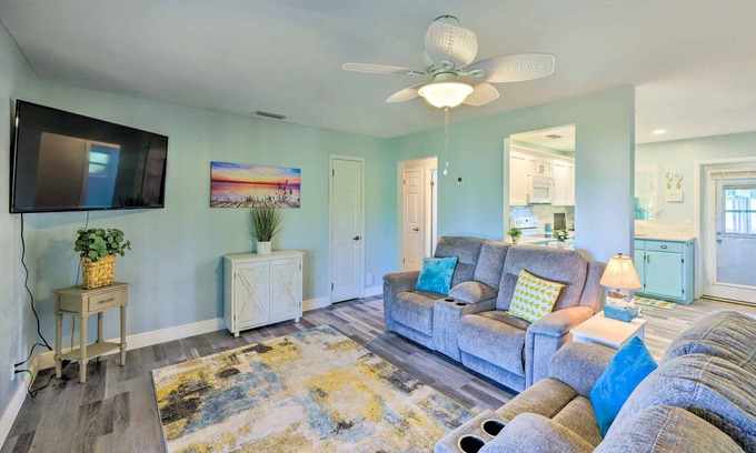 Crescent City Cabaña | Lakeside Crescent City Cottage: Boat + Dock!