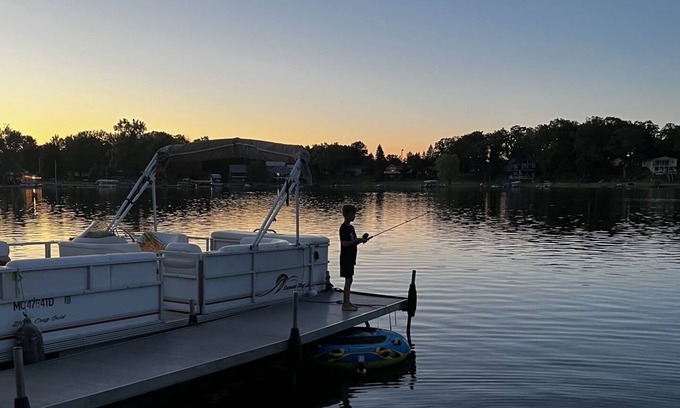 Frontier Alquiler De Eote | Lakeside Cruise, Bird Lake, Osseo MI