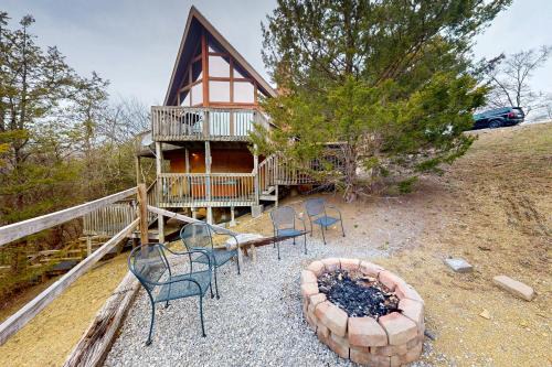 Sevierville Casa | Lakeside Dreams