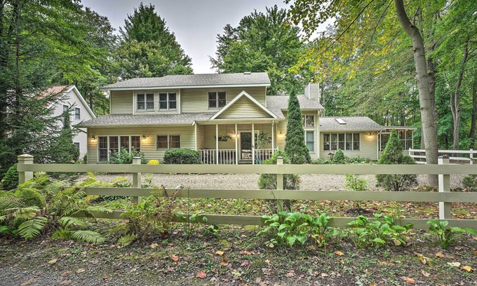 Lakeside Casa | Lakeside Escape Steps to Lake Michigan Beach!