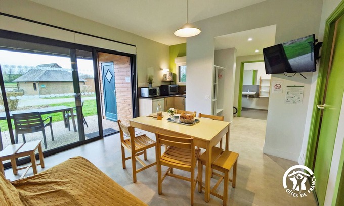 Villiers-Charlemagne Cabaña | Chalet pescador para 4-6 personas con pontón privado, en entorno natural junto a lago de 7ha