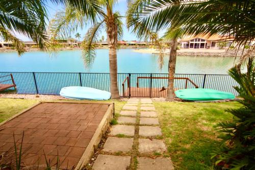 Encounter Bay Casa | Lakeside Getaway - 4br Jetty, Wi-fi, Waterfront