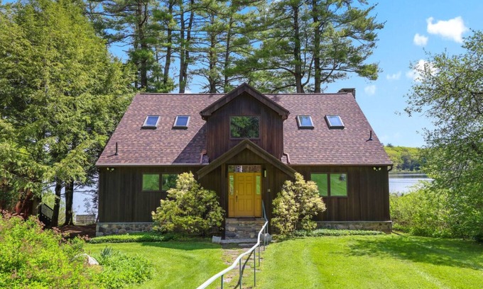 Tyringham Casa | Lakeside Getaway at Goose Pond!