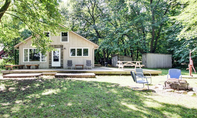Clitherall Cabina | Lakeside Getaway w/Dock: West Battle Lake Cabin