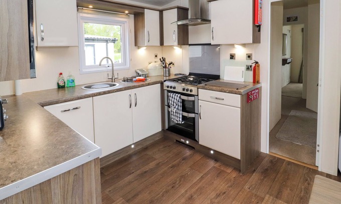 Warton Cabaña | Lakeside Haven