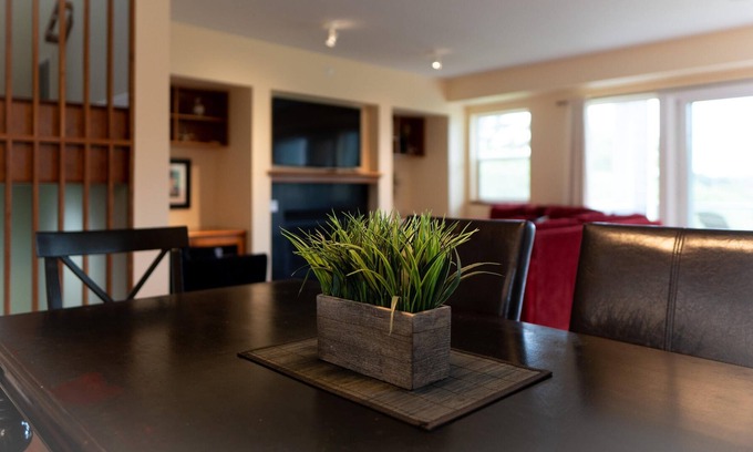 Rockaway Beach Casa | Lakeside Haven