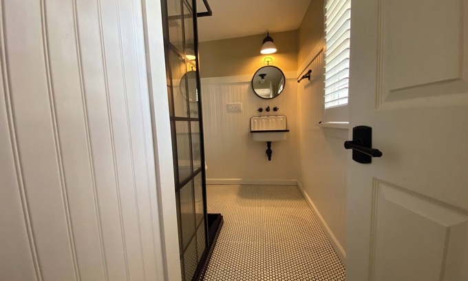 Bay View Casa | Lakeside Hideaway + Sunroom + Hot Tub + Lake Vibes