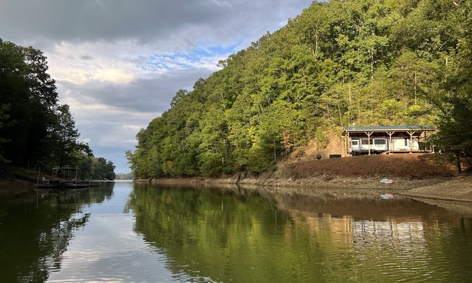 Newport Casa | Lakeside Hideaway with Romantic Vibes! Boat dock-boardwalk. Private boat launch.
