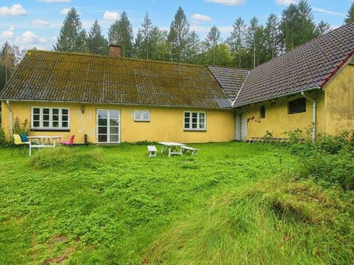 Skanderborg Municipality Casa | Lakeside Holiday Home with Forest
