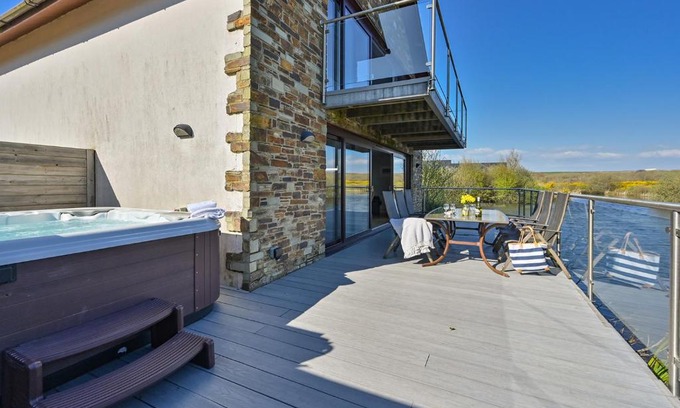 Winnard's Perch Casa | Lakeside House on Retallack Resort with Hot Tub 110