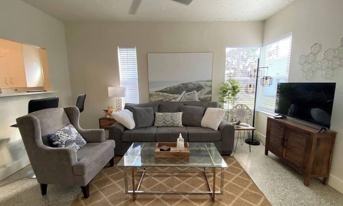 Lake Davis - Greenwood Cabaña | Lakeside - Lake Davis Art Deco Cottage 5B
