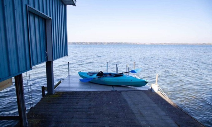 Geneva Casa | Lakeside Landing Dock, Fire Pit + Boat Rental
