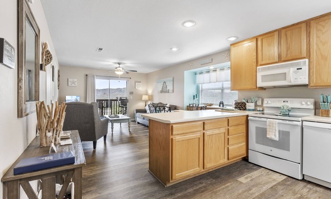 Indian Point Condominio | Lakeside Laziness 2 Bedroom Condo by RedAwning