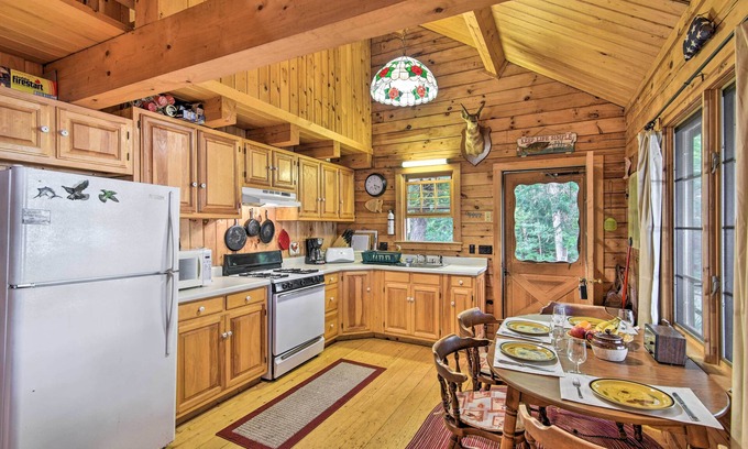 Willimantic Cabina | Lakeside Livin’: Cozy Cabin Steps to Sebec Lake!