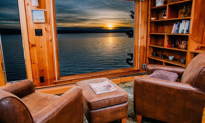 Rangeley Casa | 15 pies del lago. Firepit. Kayaks. SUPs, Se aceptan mascotas, Playa privada, Madera