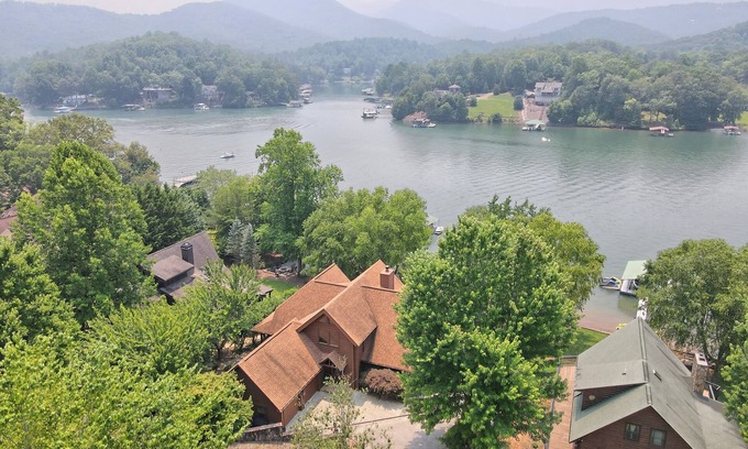 Nantahala Bay Casa | Lakeside Lodge - By Chatuge Home Concierge Lakefront, firepit, hot tub, ping pong private dock with boat slip