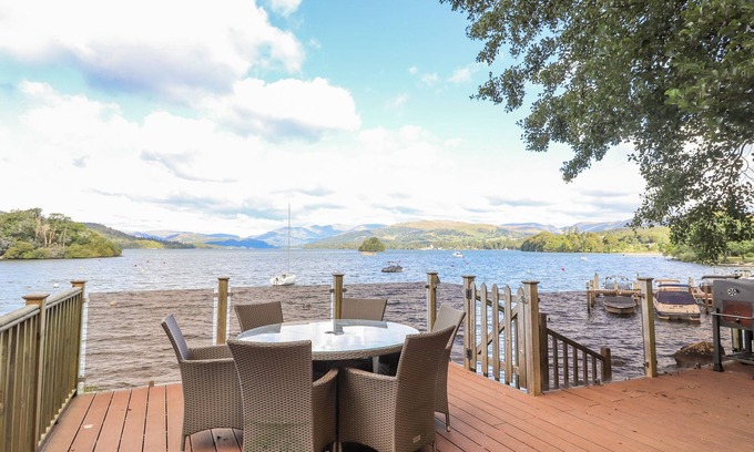 Bowness-on-Windermere Cabaña | Lakeside Lodge