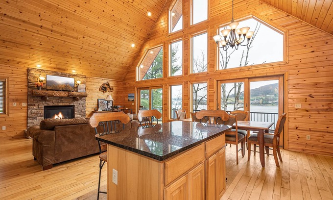 McHenry Cabaña | Lakeside Lodge