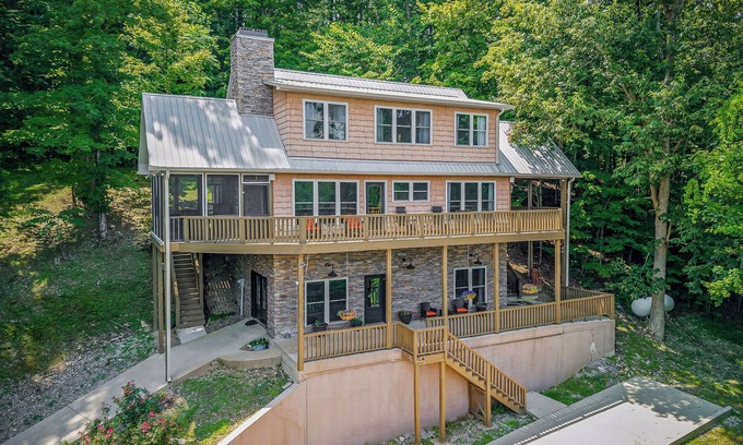 Smithville Casa | Lakeside Lookout on Center Hill Lake - 4 bedroom lakeside home