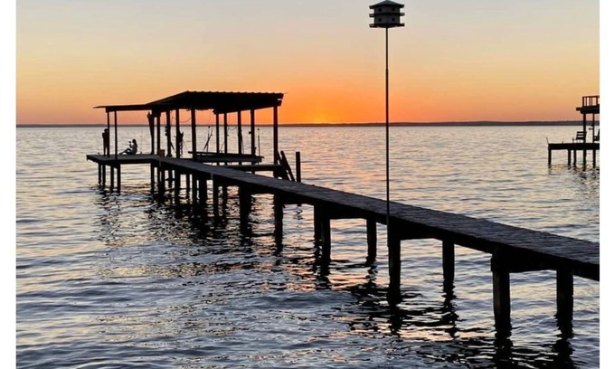 Onalaska Casa | Lakeside Memories - Family Friendly, Great Backyard, Fishing, Fire, and Kayaking