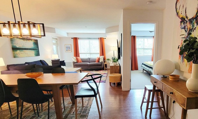 East Kootenay Apartamento | Lakeside Mountain Retreat - 3br, 2 bathroom beachfront condo with pool & hot tub