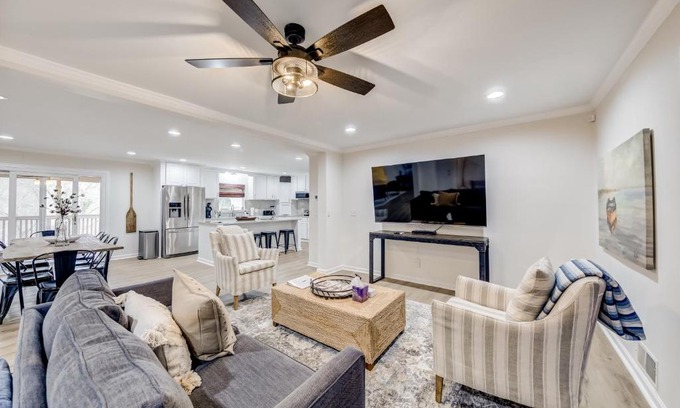 Gainesville Casa | Lakeside Oasis
