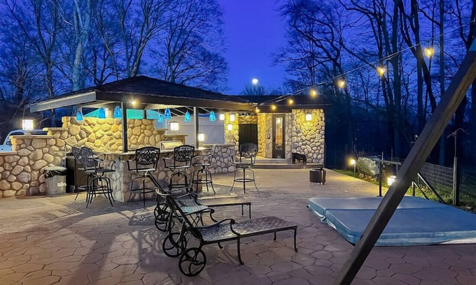 Cynthiana Casa | ~Lakeside Oasis~ Waterfront w/HotTub, Sauna & Dock