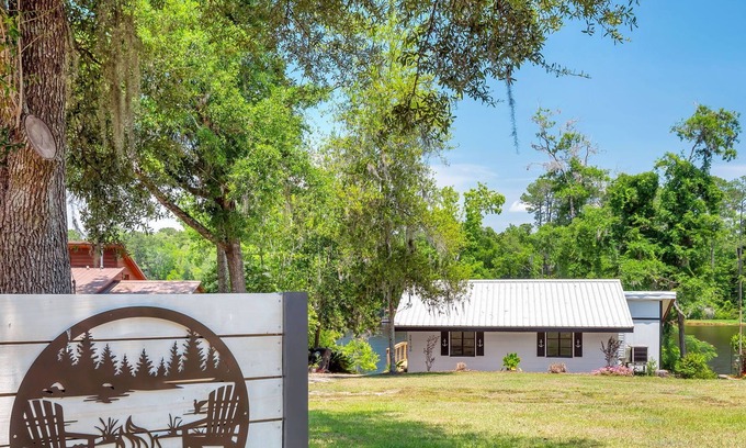 Telogia Casa | LakeSide on Lanier - 2 bedroom 1 bath house on the lake