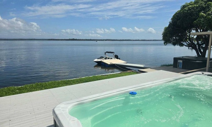 Toukley Casa | Lakeside Paradise - Absolute Waterfront Entire home in Toukley, Australia