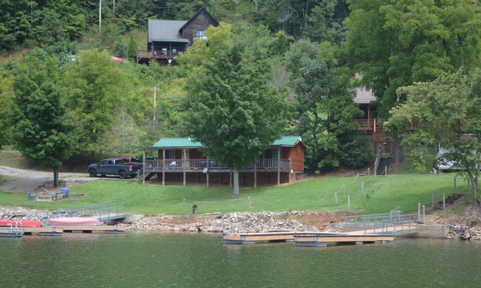 Butler Casa | Lakeside Paradise! Steps from the Water, NEW BOAT DOCK with your own Firepit.