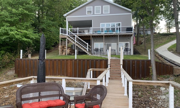 Monticello Casa | Lakeside Paradise