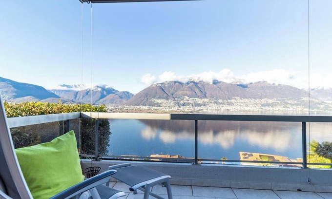 Vairano Apartamento | Lakeside Pool Paradise