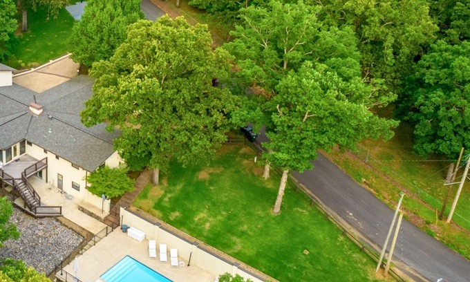 Piney Casa | Lakeside | Private Pool | Sleeps 18 | Dog-Friendly