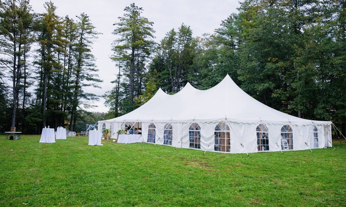 Goffstown Casa | Lakeside property located on a lake in Goffstown, NH.