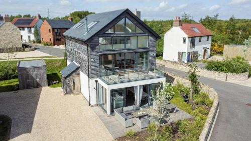 Holworth Casa | Lakeside property with spa access on a nature reserve Beaumont Village 25 BV25