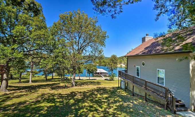 Kimberling City Casa | Lakeside Reeds Spring Home w/ Pool Access & Deck!