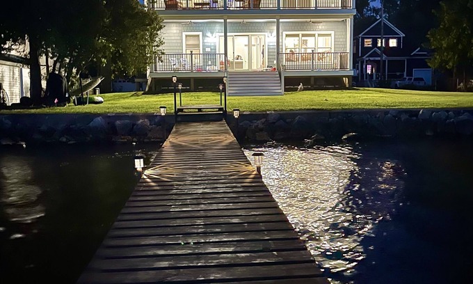 Saratoga Springs Casa | Lakeside Retreat: the comfort of lake life and a short ride to the Track!