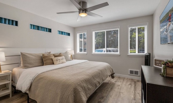 Sandpoint Condominio | Lakeside Retreat|2 Pools|Walk to Restaurants|BBQ|Boatslip