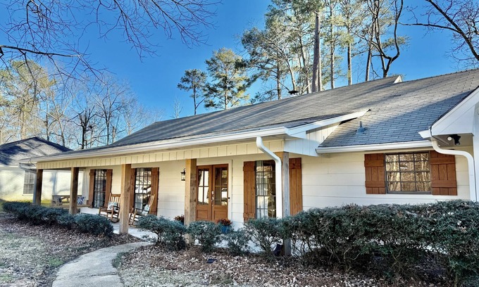 Flowood Casa | Lakeside Retreat at the Ross Barnett Reservoir