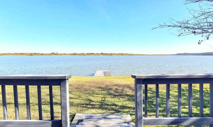 Dennis Cabaña | Lakeside Retreat: Kayaks, Fishing, Relaxing Sunsets