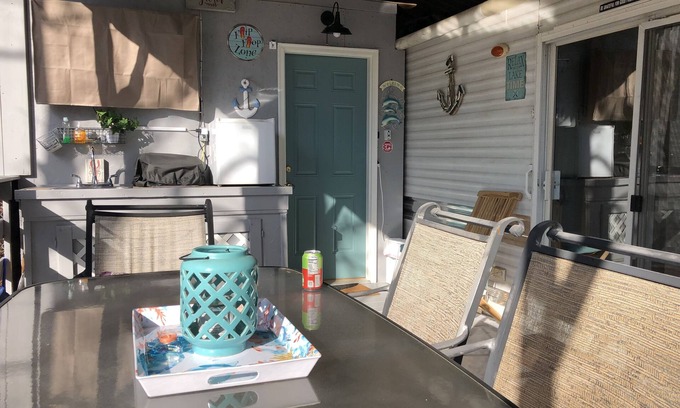Cross Hill Casa | Lakeside Retreat "Lakin' It"